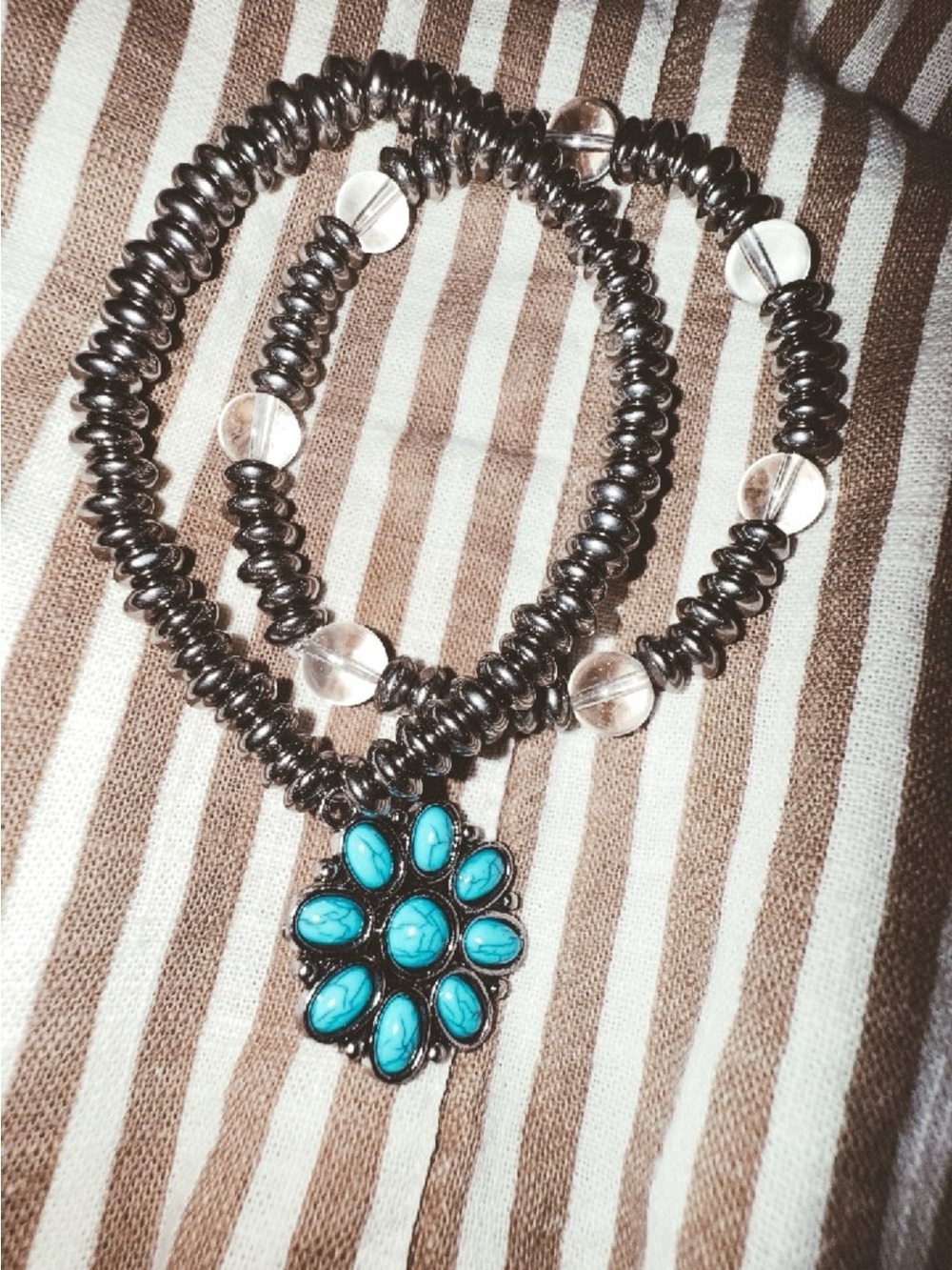 Turquoise Flower Pendant Beaded Necklace - Silver Tone
